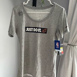 NIKE cleveland cavs womens shirt